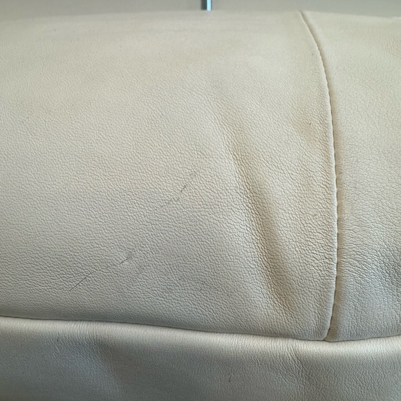 Coach Elegant Cream Leather Shoulder Bag - Picture 12 of 16